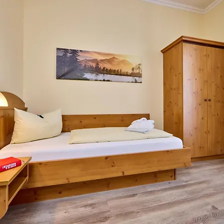 Vier Jahreszeiten Szálloda Garmisch-Partenkirchen