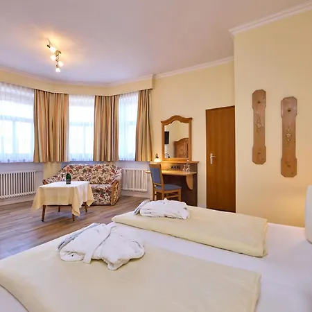 Szálloda Vier Jahreszeiten