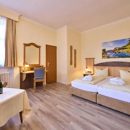 Vier Jahreszeiten Szálloda