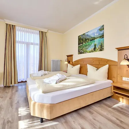 Vier Jahreszeiten Szálloda Garmisch-Partenkirchen