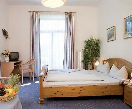 Szálloda Vier Jahreszeiten 3*