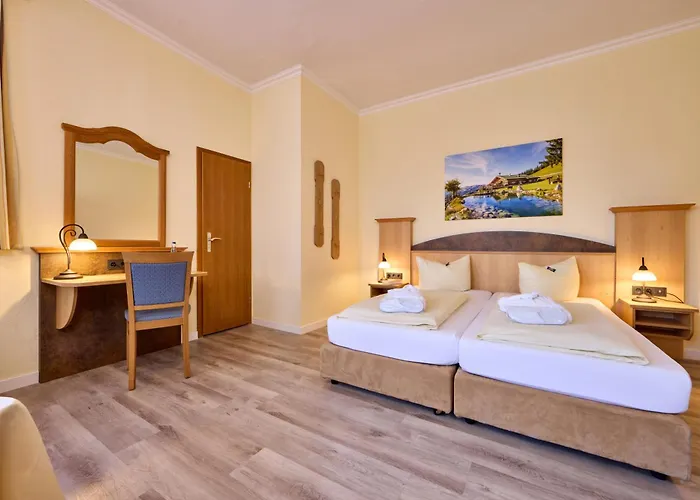 Vier Jahreszeiten Hotel 3*