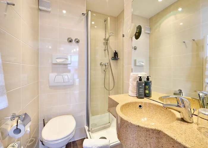 מלון Vier Jahreszeiten