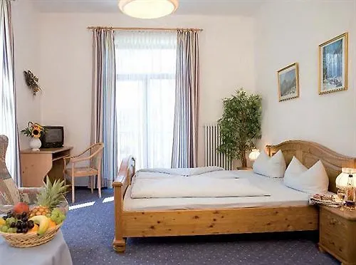 Szálloda Vier Jahreszeiten 3*